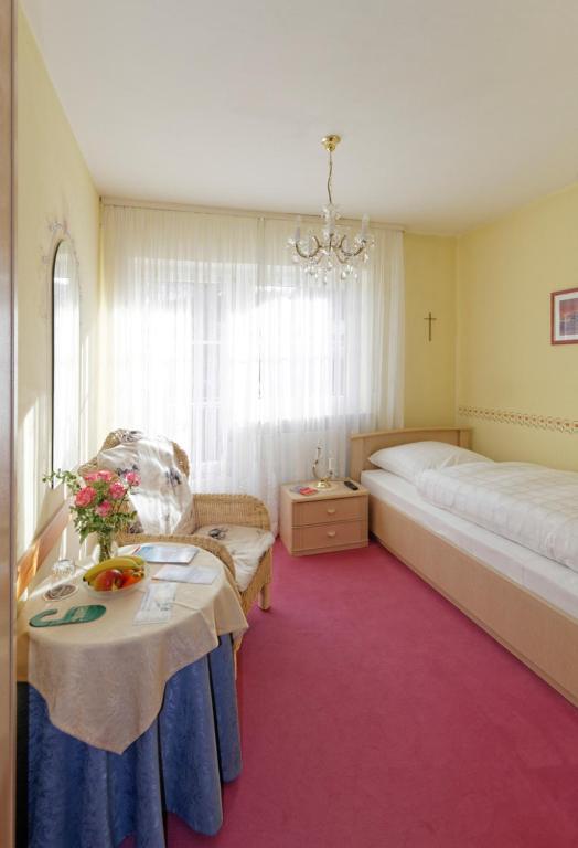 Hotel Garni Regina Goessweinstein Zimmer foto